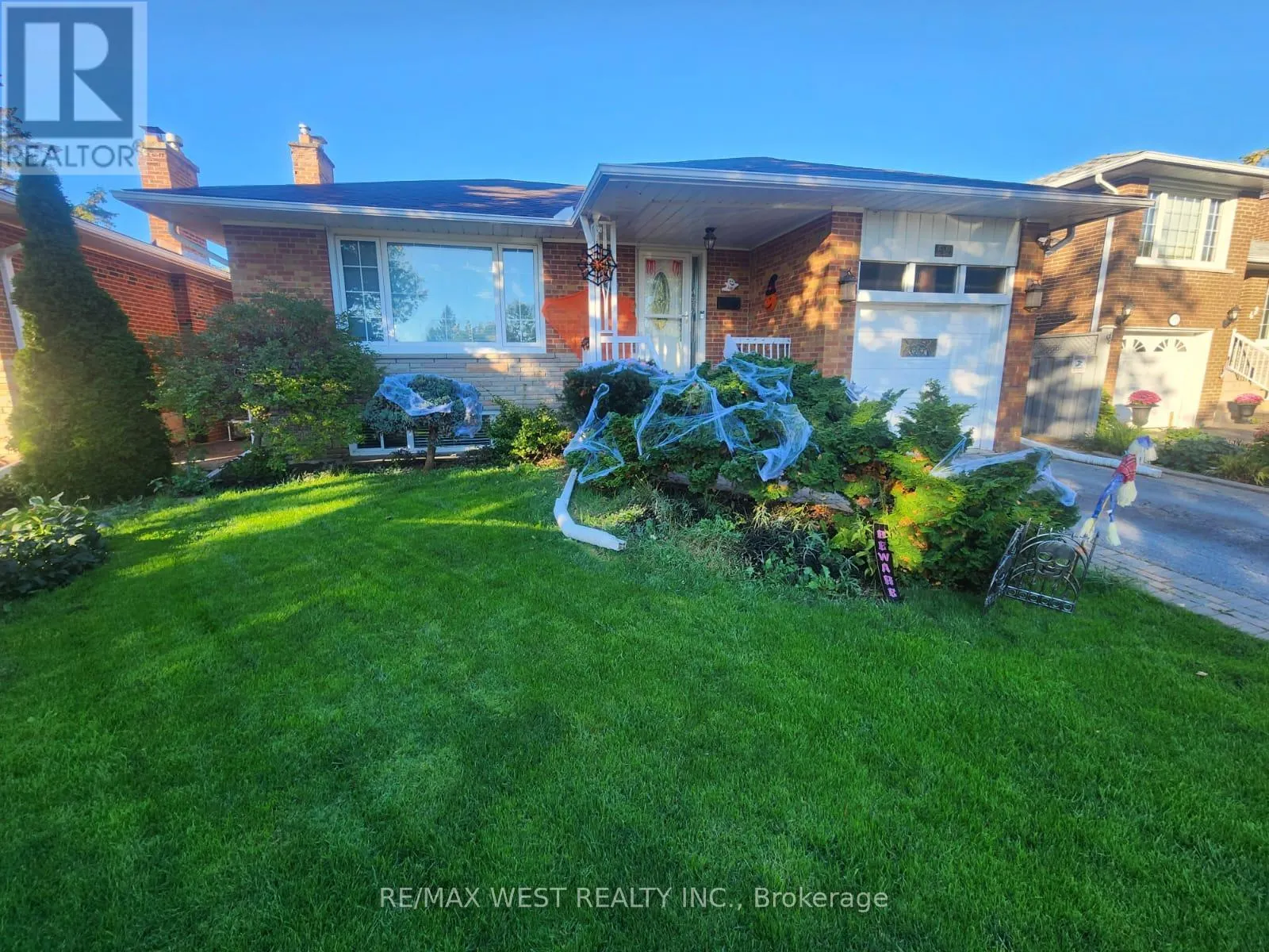 MAIN FLOOR - 44 LANDRON CRESCENT