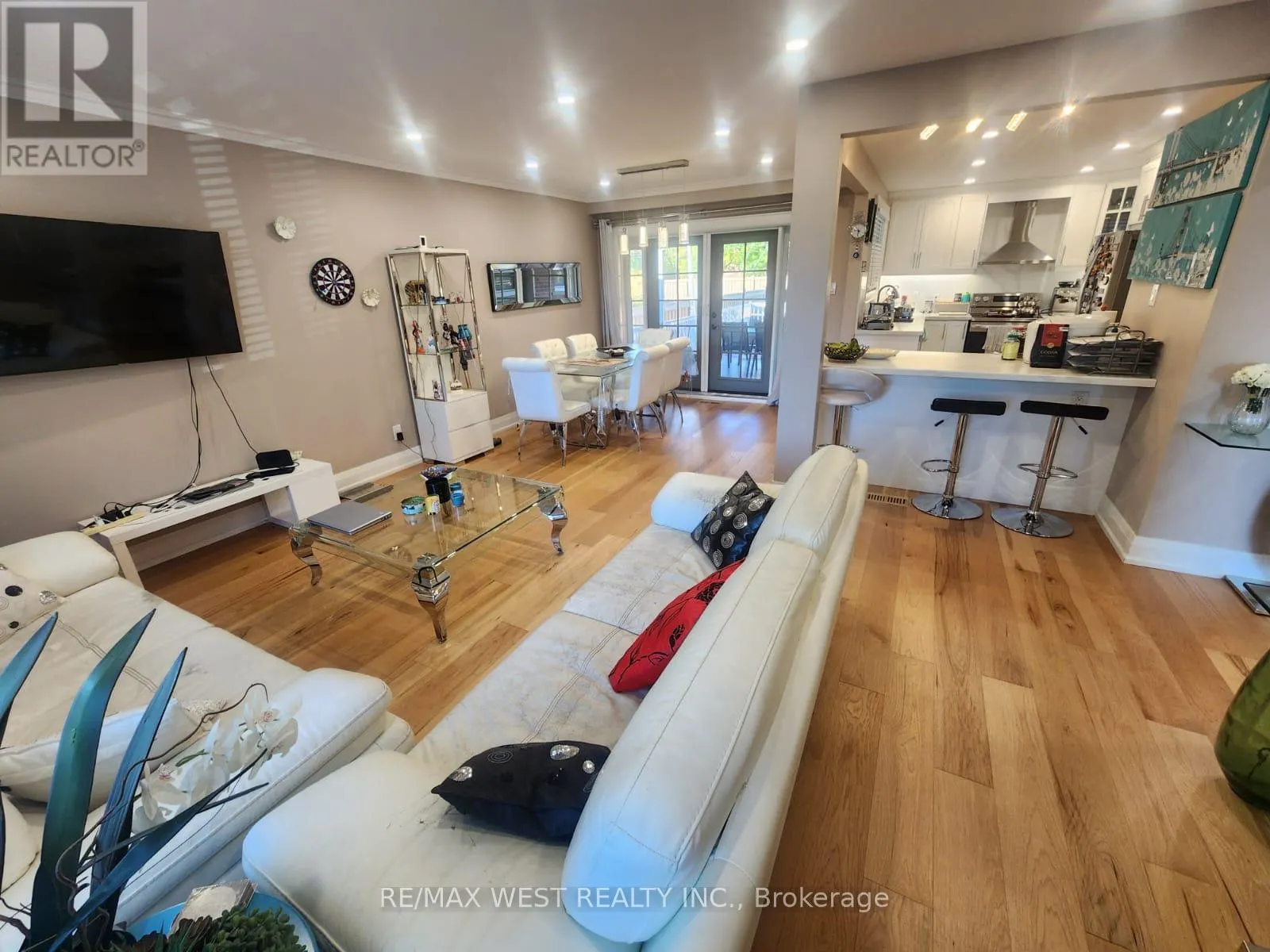 MAIN FLOOR - 44 LANDRON CRESCENT