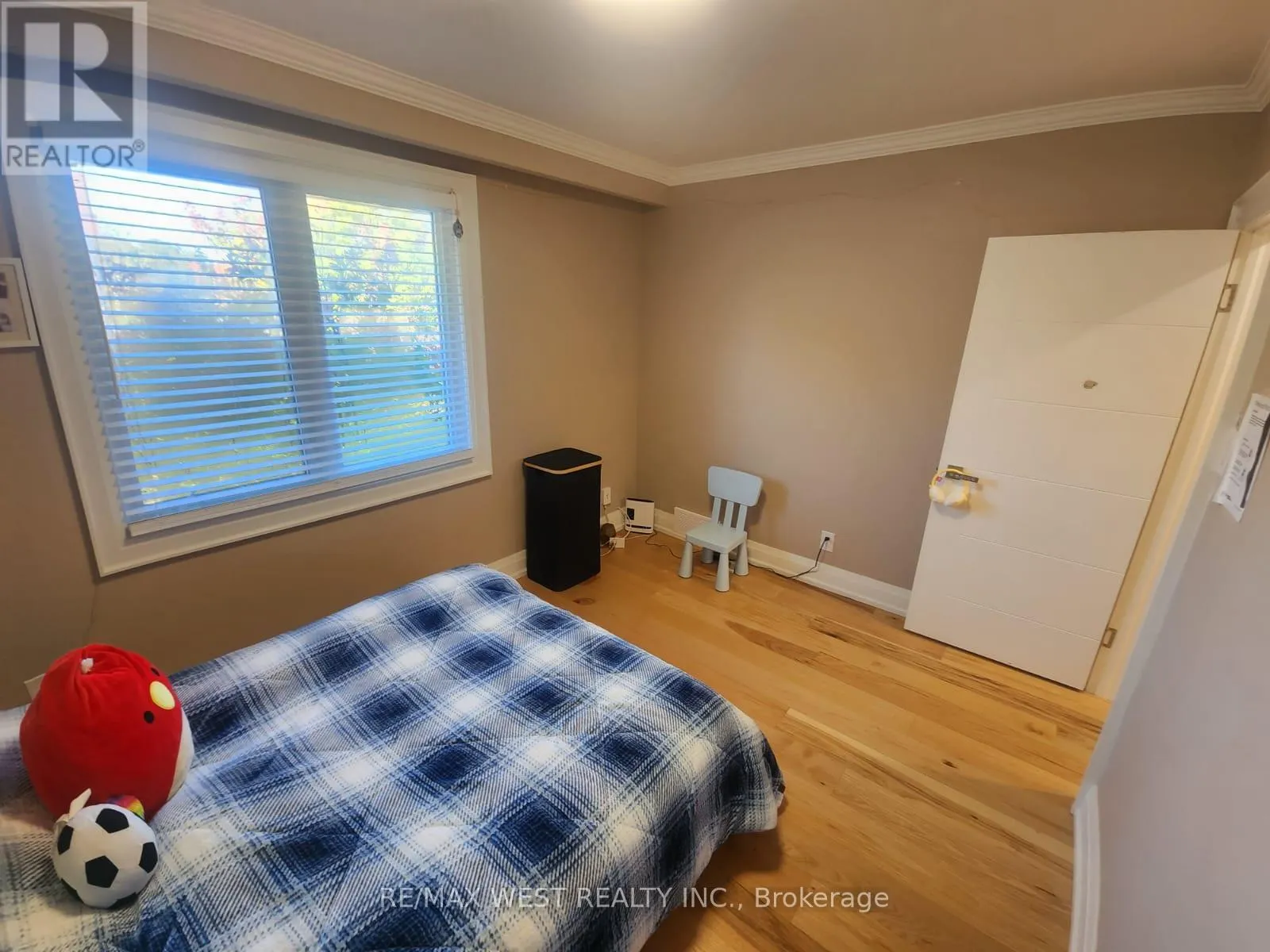 MAIN FLOOR - 44 LANDRON CRESCENT