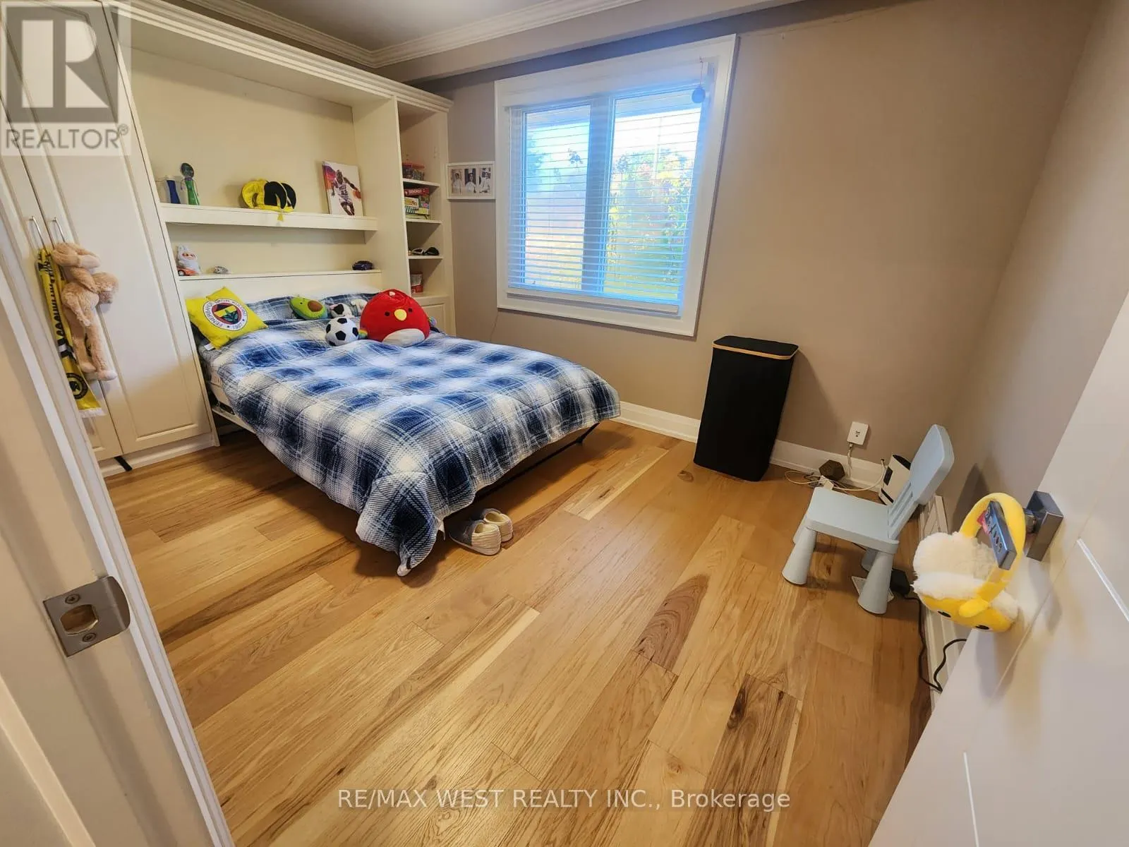 MAIN FLOOR - 44 LANDRON CRESCENT