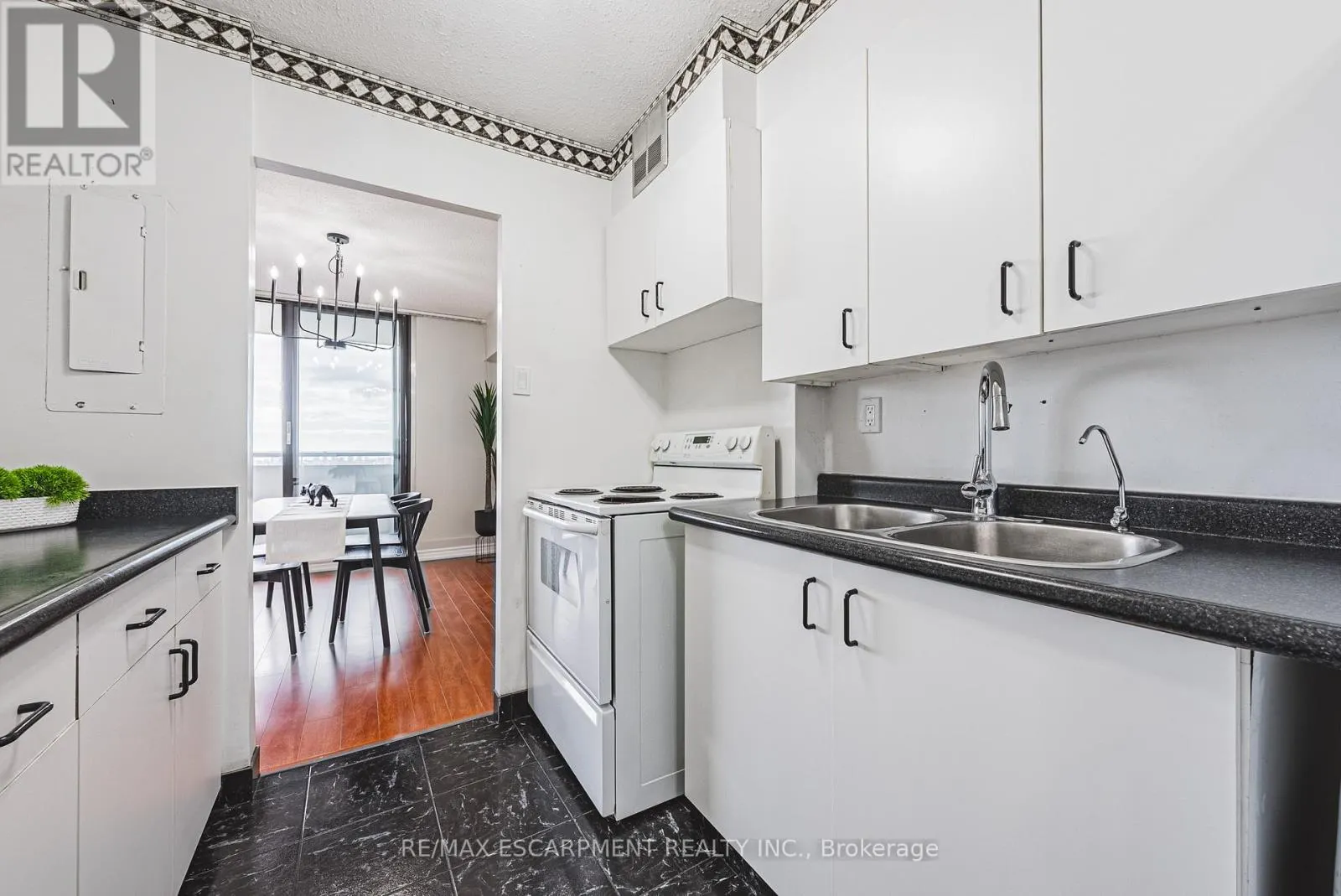 1206 - 2055 UPPER MIDDLE ROAD