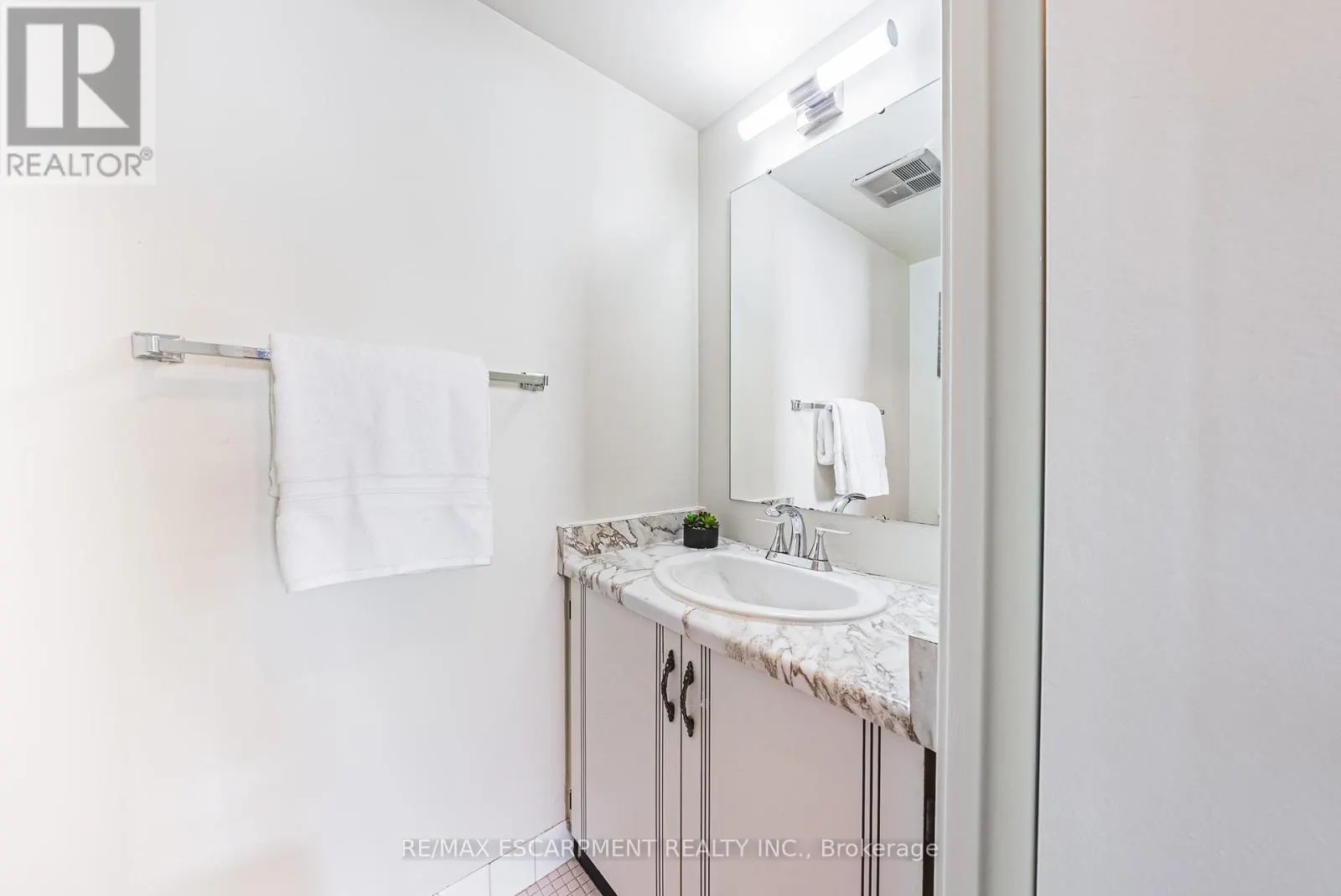 1206 - 2055 UPPER MIDDLE ROAD