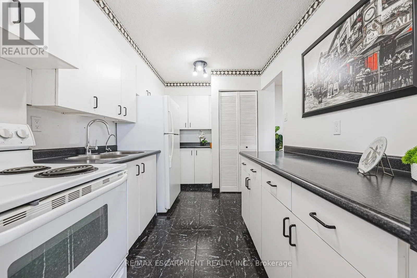 1206 - 2055 UPPER MIDDLE ROAD