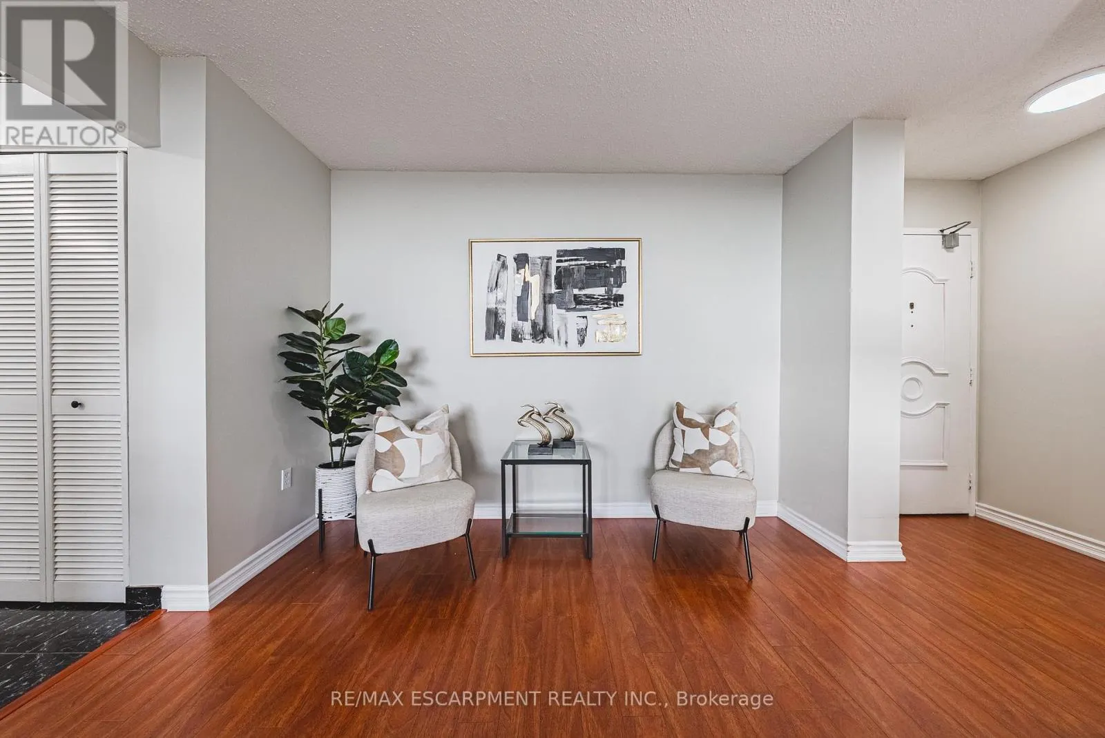 1206 - 2055 UPPER MIDDLE ROAD