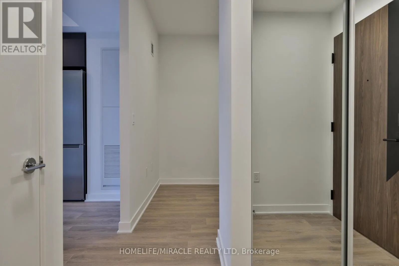 317 - 1007 THE QUEENSWAY