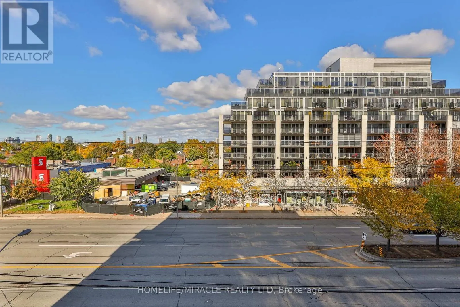 317 - 1007 THE QUEENSWAY