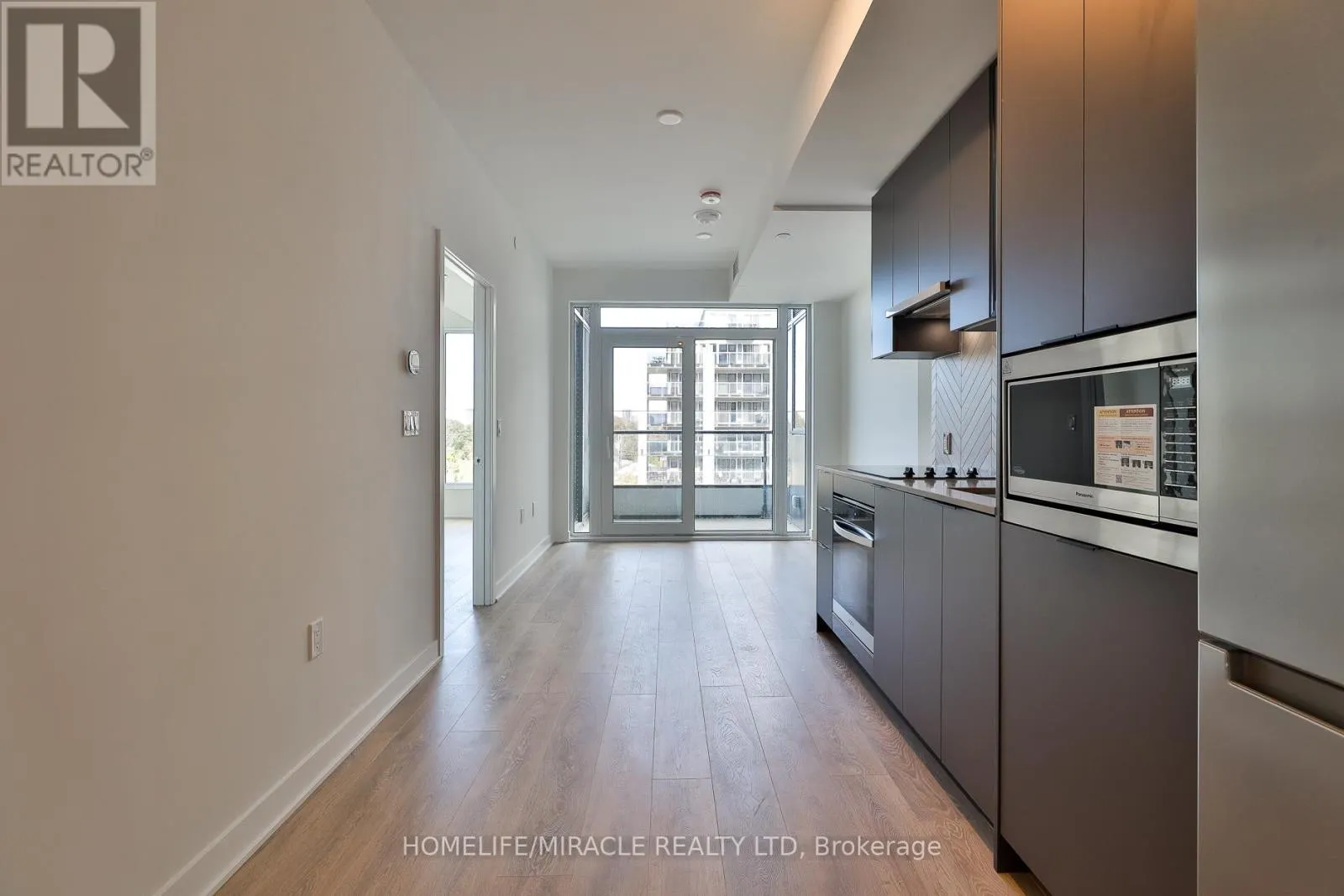 317 - 1007 THE QUEENSWAY