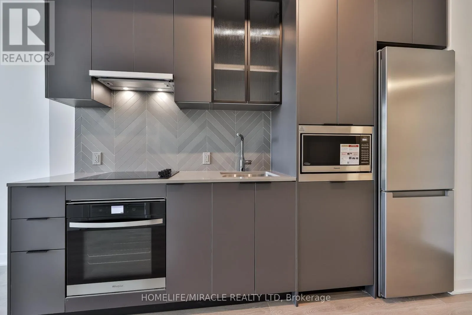 317 - 1007 THE QUEENSWAY