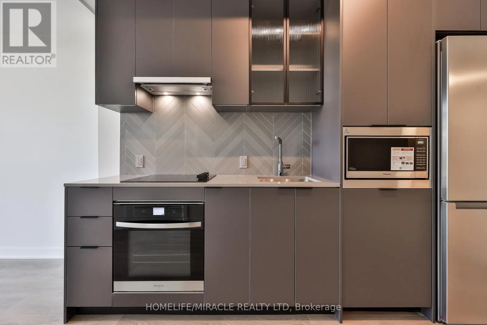 317 - 1007 THE QUEENSWAY