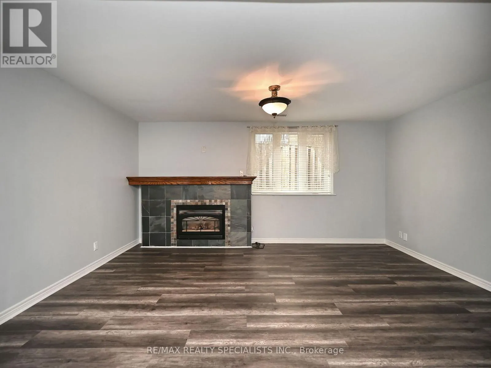 12 ELIZABETH STREET S