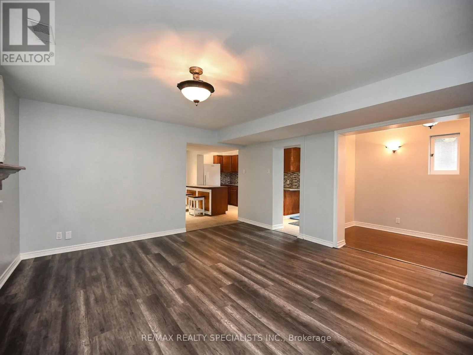 12 ELIZABETH STREET S