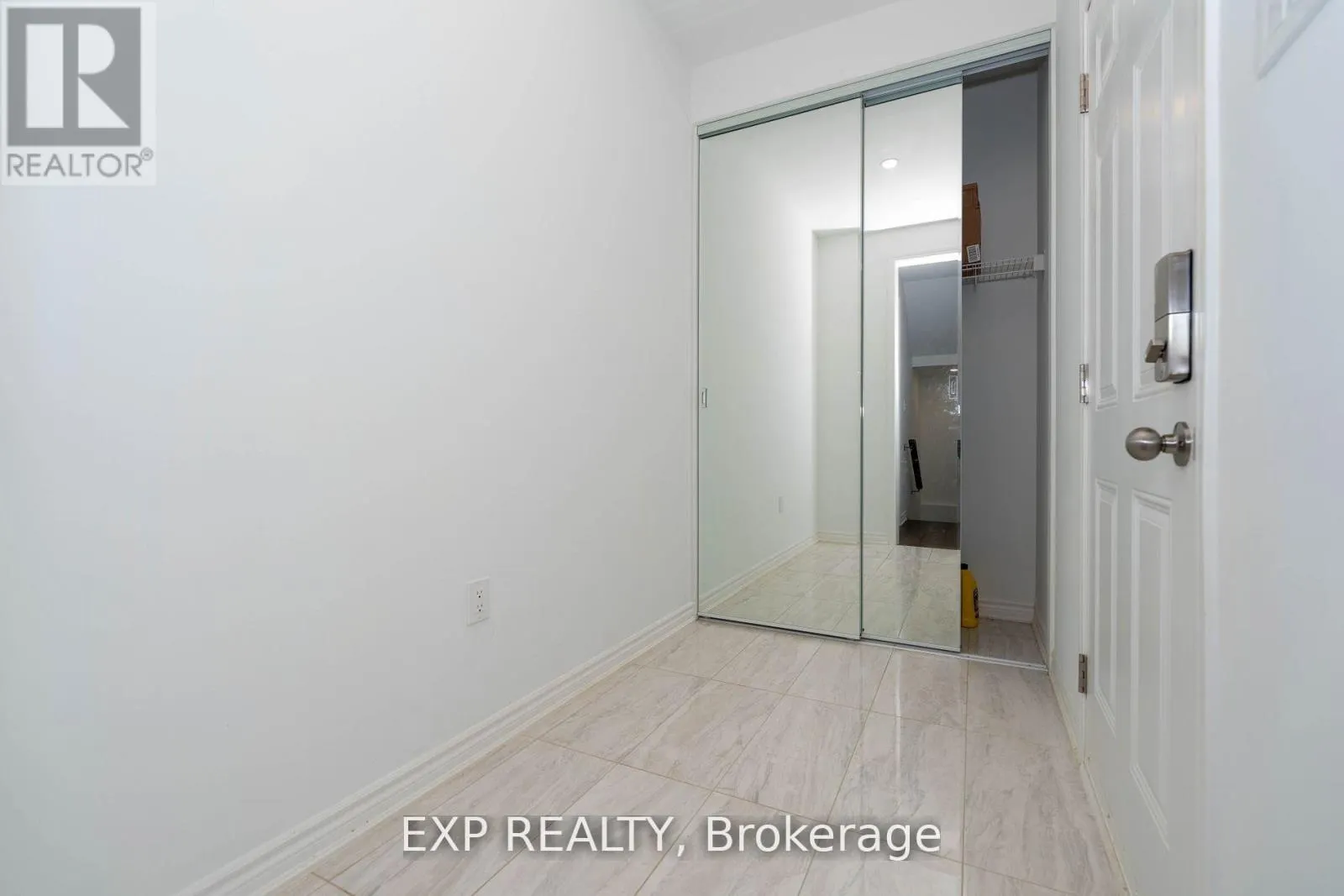 558 KENNEDY CIRCLE W