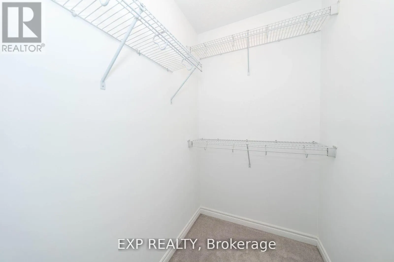 558 KENNEDY CIRCLE W