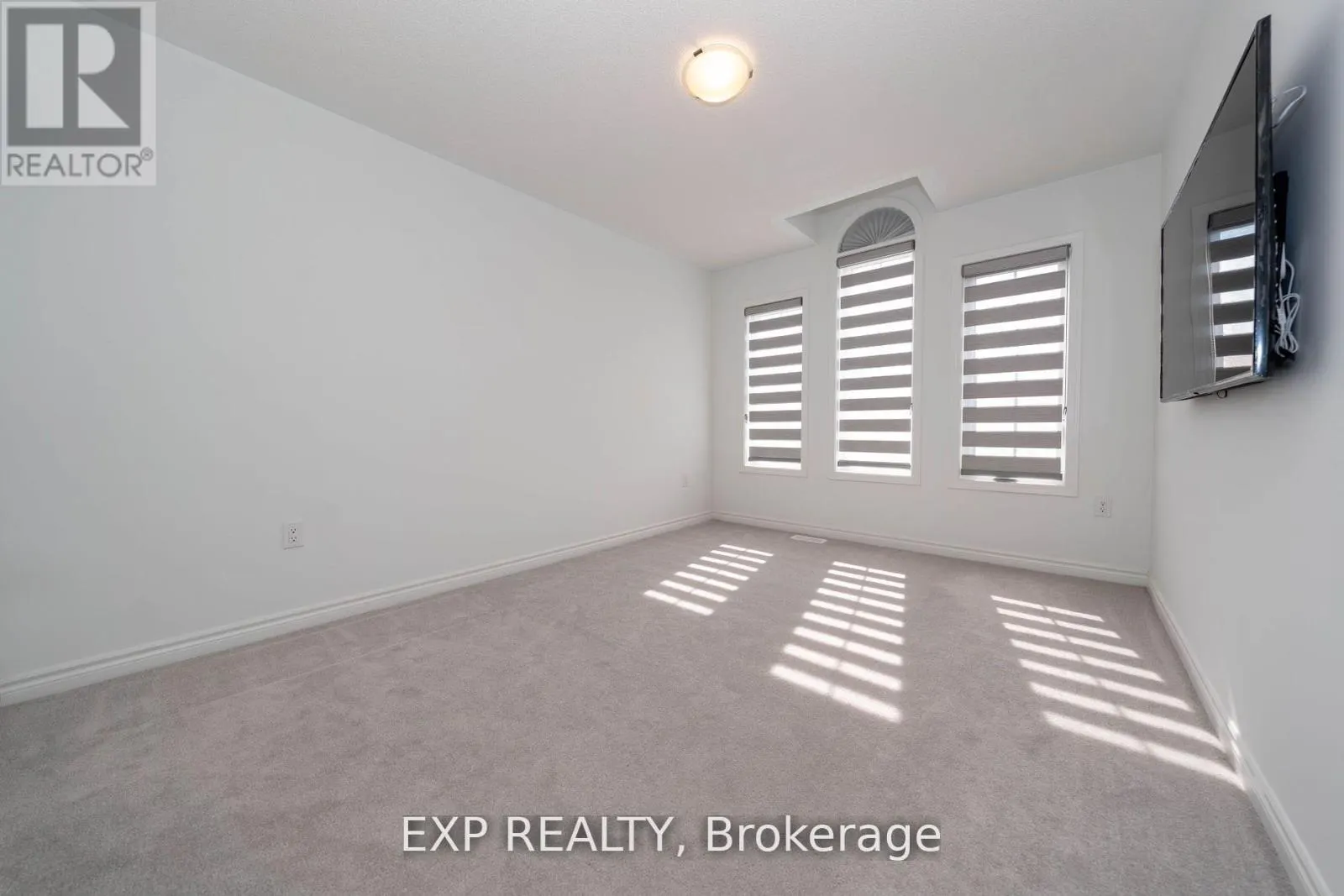 558 KENNEDY CIRCLE W