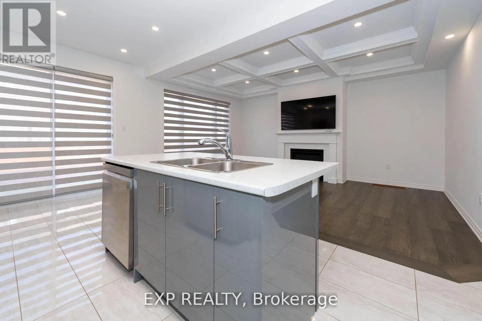 558 KENNEDY CIRCLE W