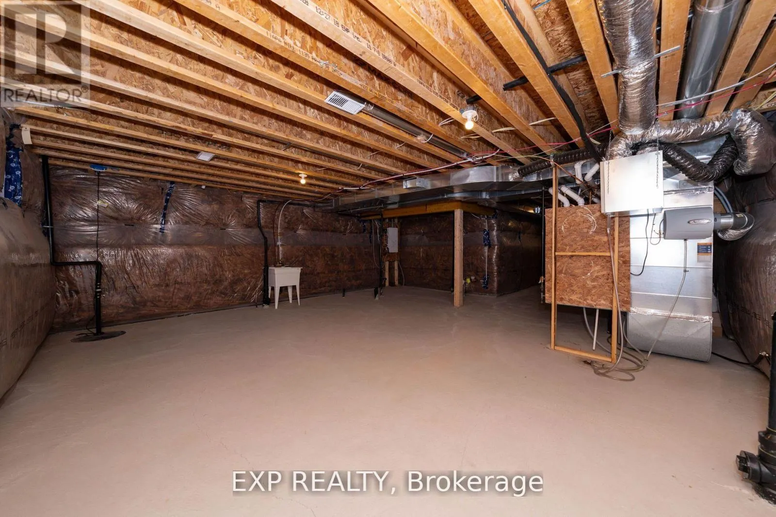 558 KENNEDY CIRCLE W