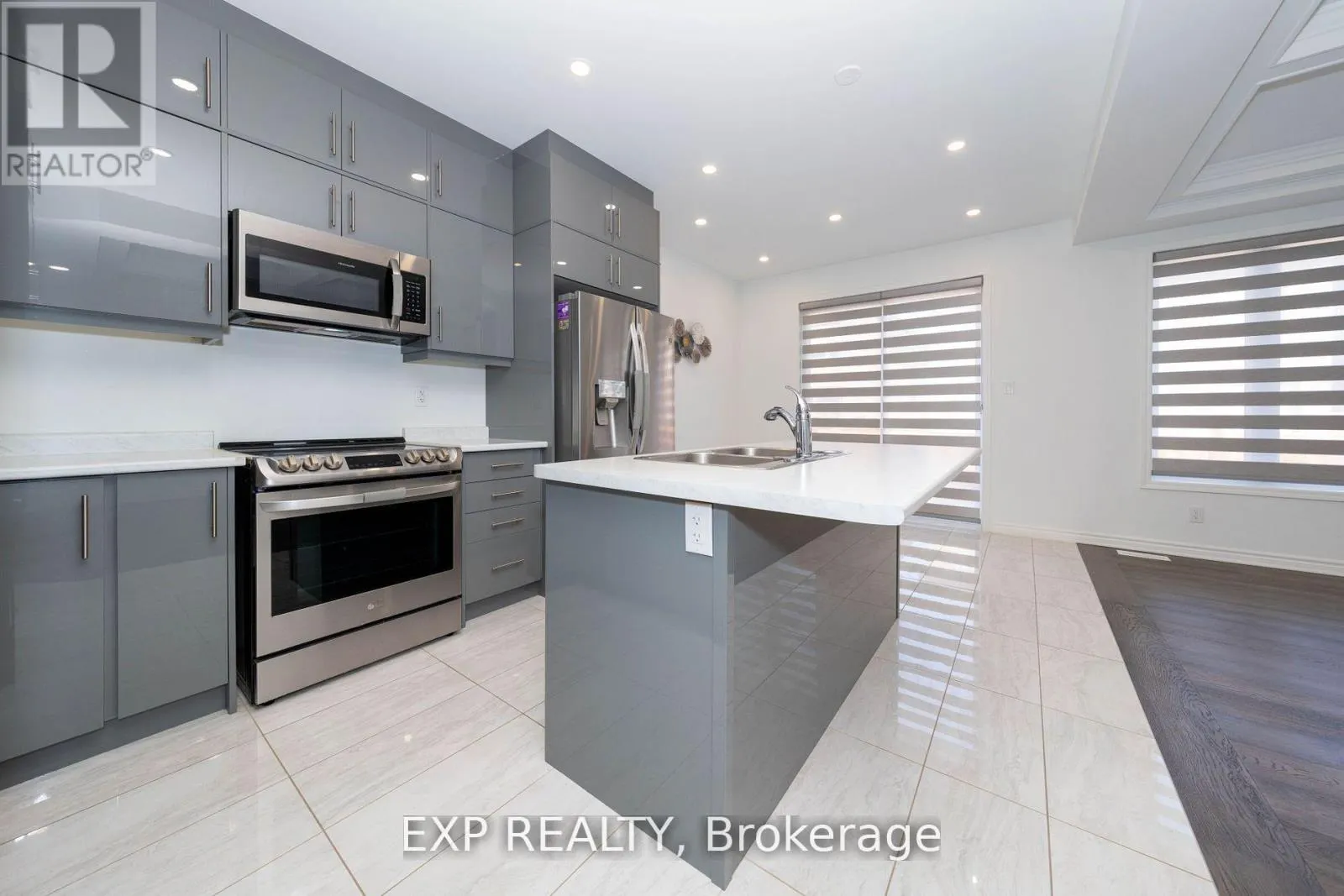 558 KENNEDY CIRCLE W