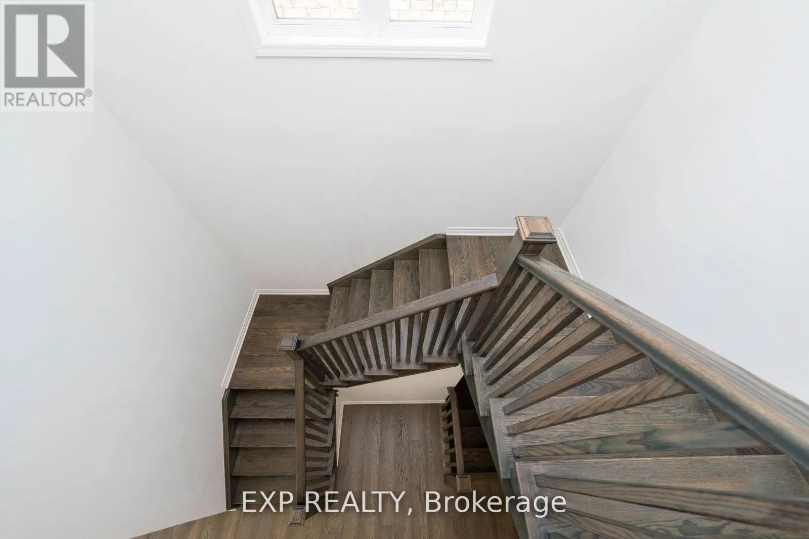 558 KENNEDY CIRCLE W