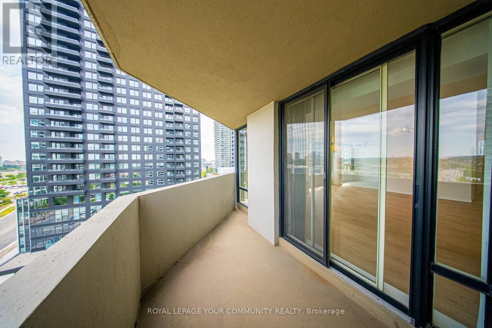 1404 - 330 RATHBURN ROAD W