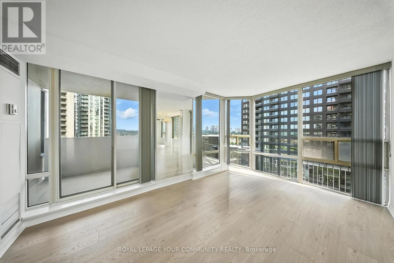 1404 - 330 RATHBURN ROAD W