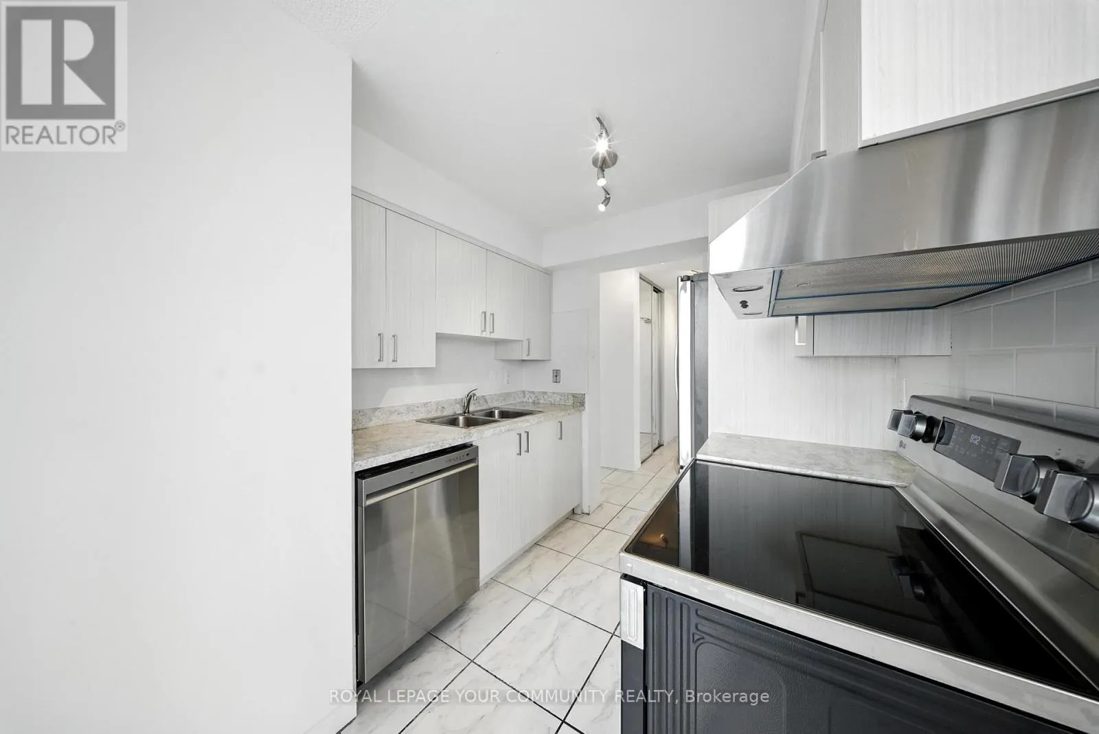 1404 - 330 RATHBURN ROAD W