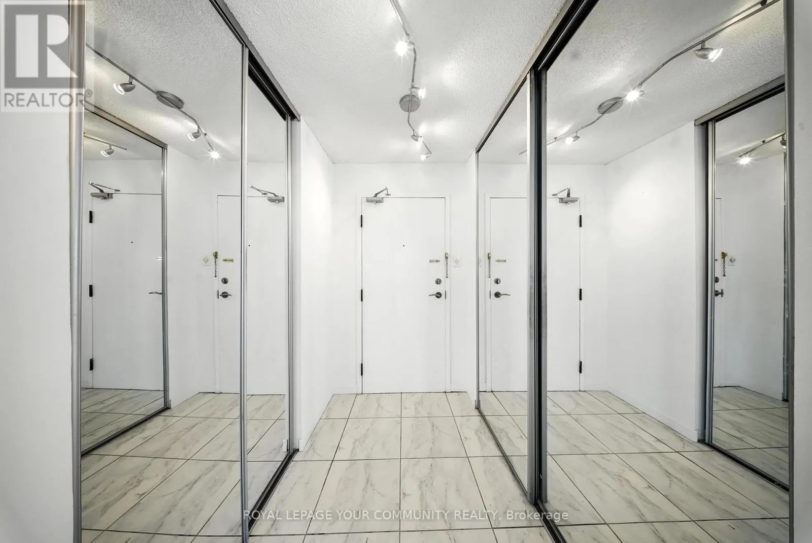 1404 - 330 RATHBURN ROAD W