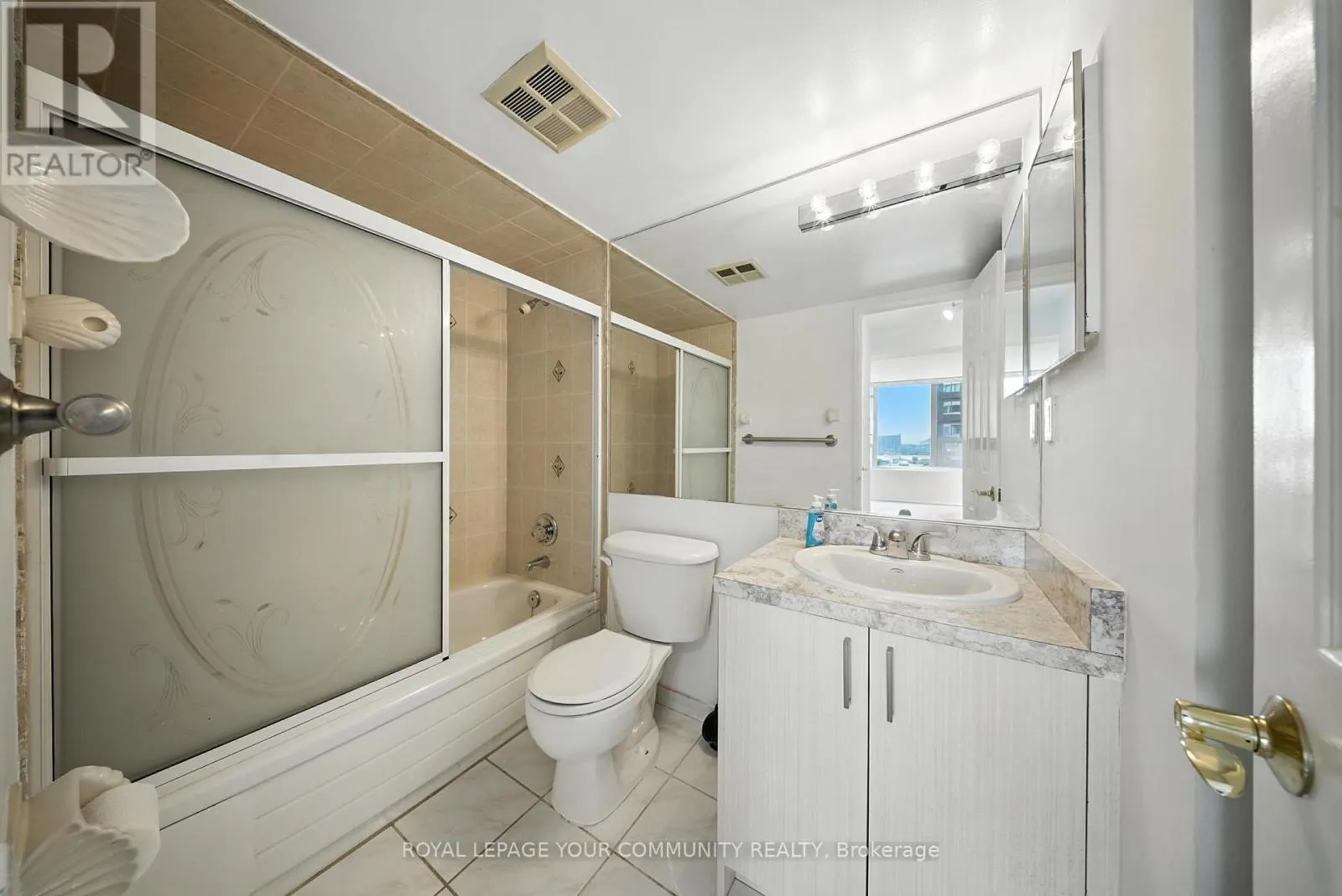 1404 - 330 RATHBURN ROAD W