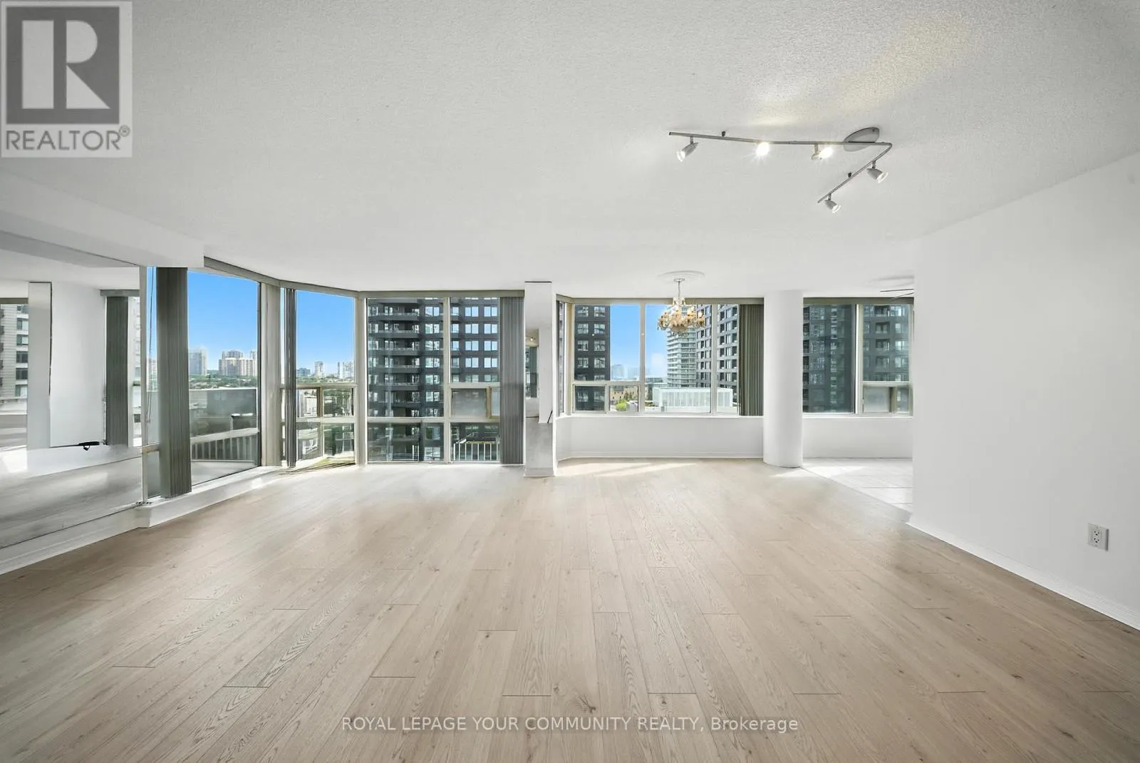 1404 - 330 RATHBURN ROAD W