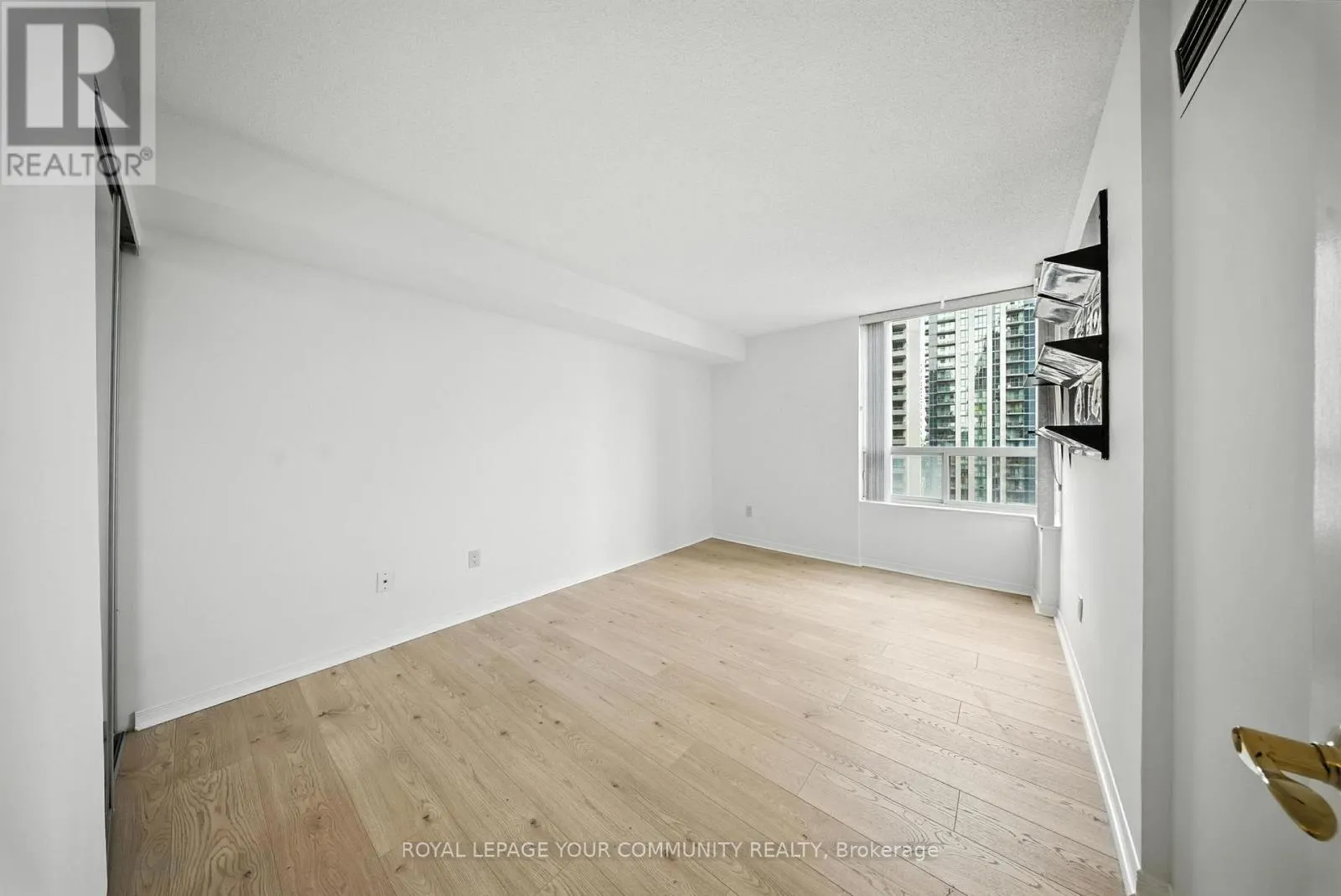 1404 - 330 RATHBURN ROAD W