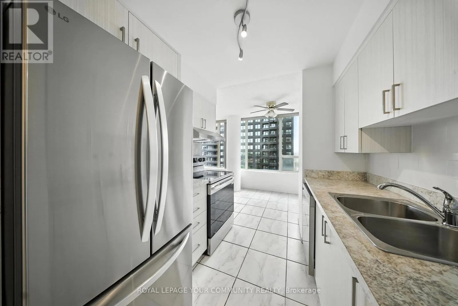 1404 - 330 RATHBURN ROAD W