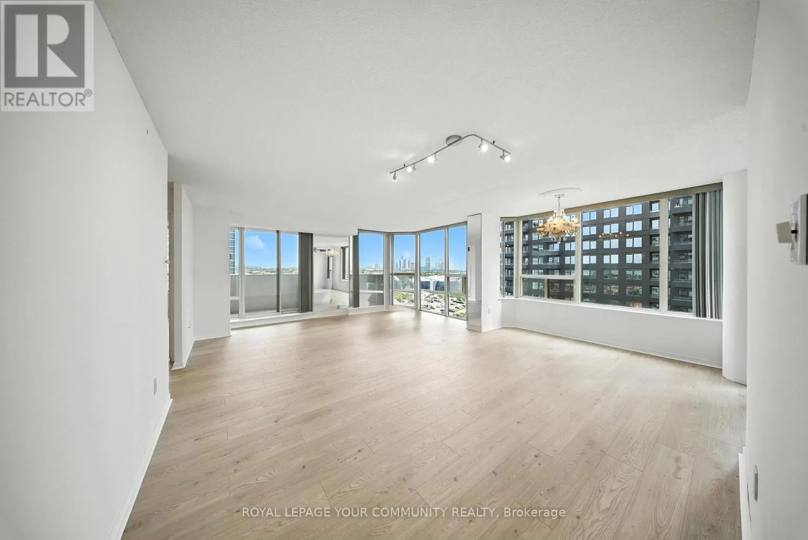 1404 - 330 RATHBURN ROAD W