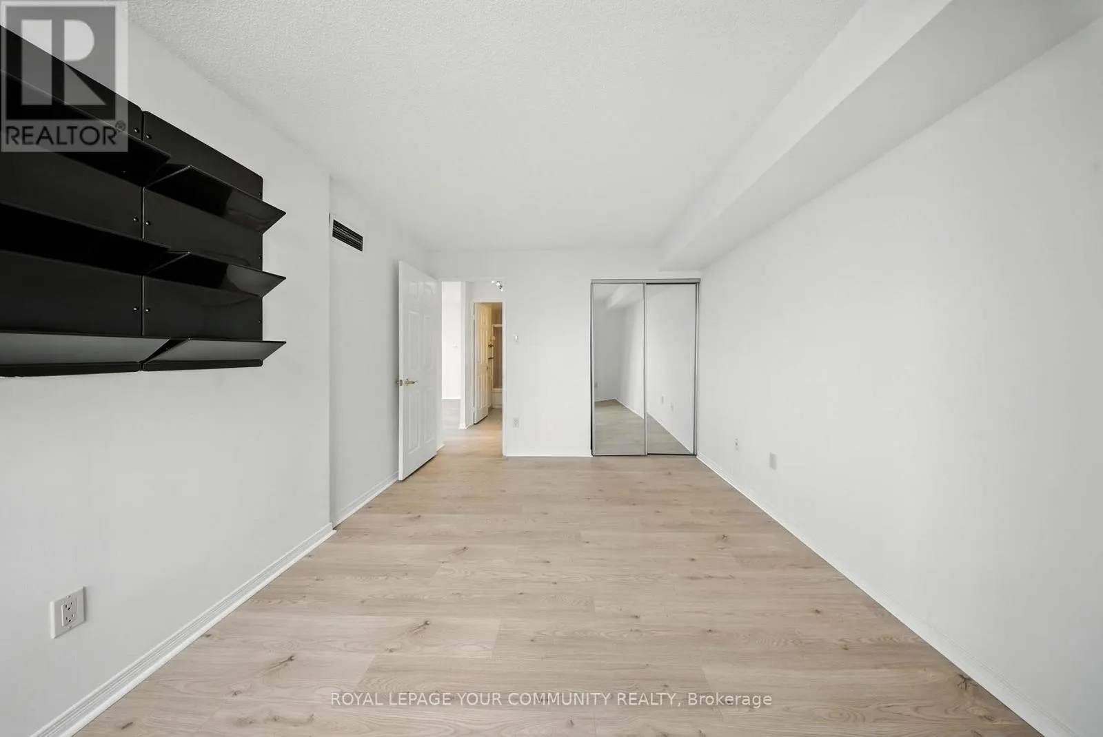 1404 - 330 RATHBURN ROAD W