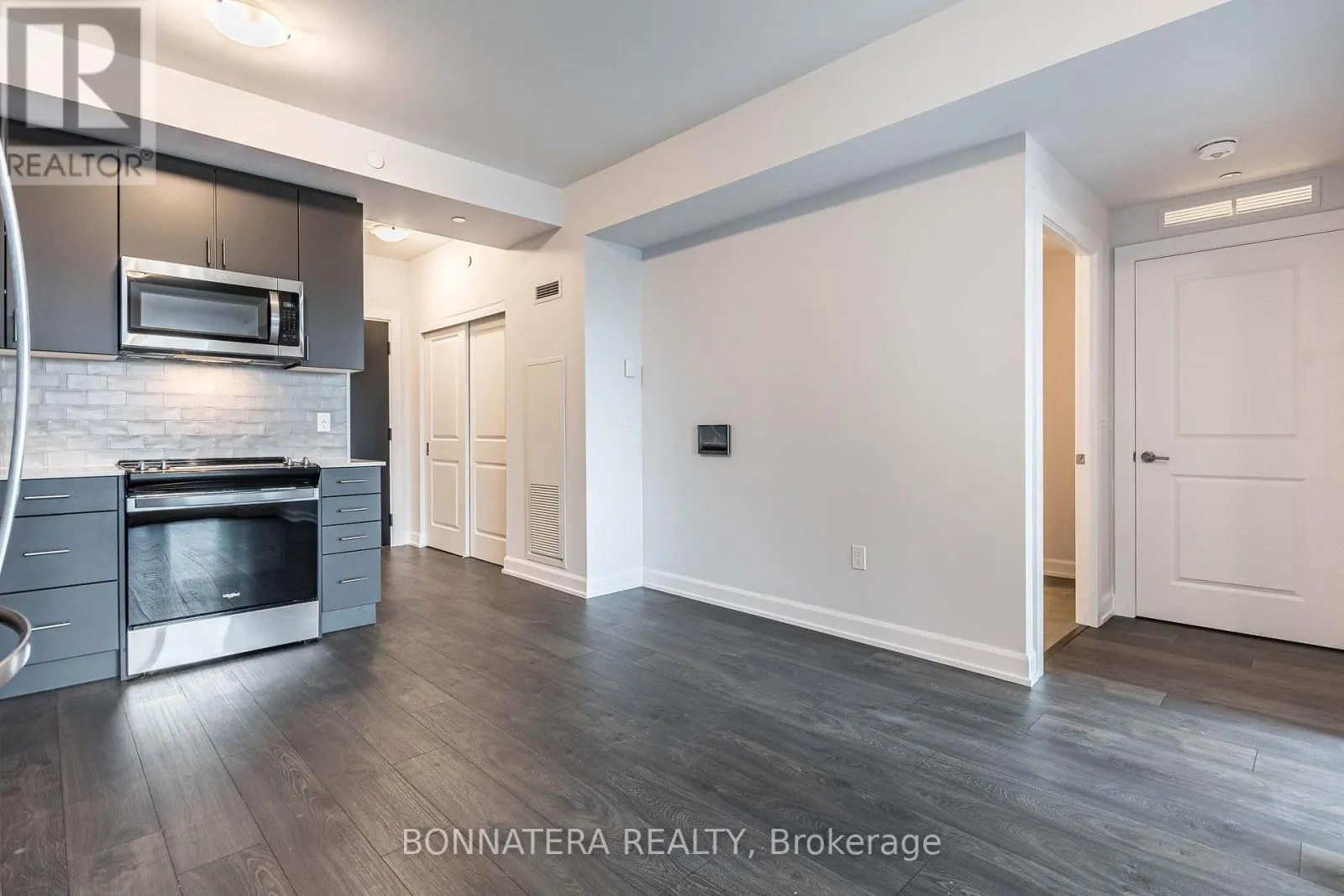 626 - 3200 WILLIAM COLTSON AVENUE