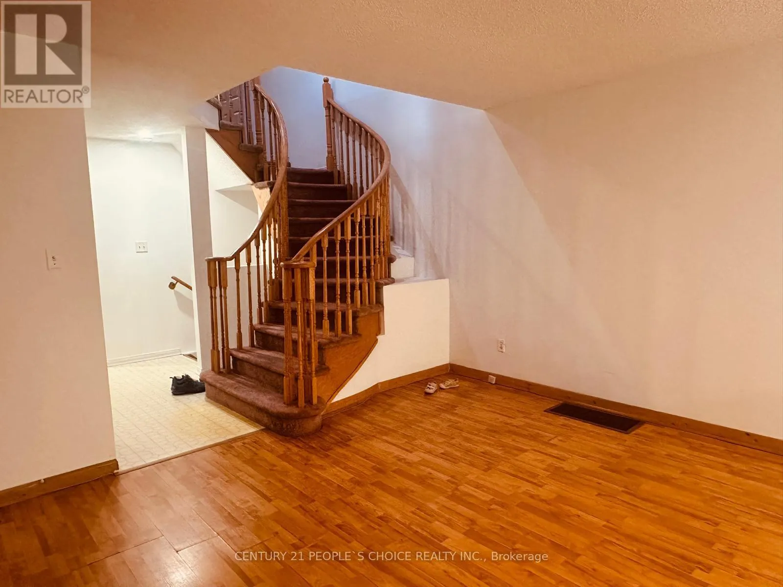 48 YELLOW BRICK ROAD