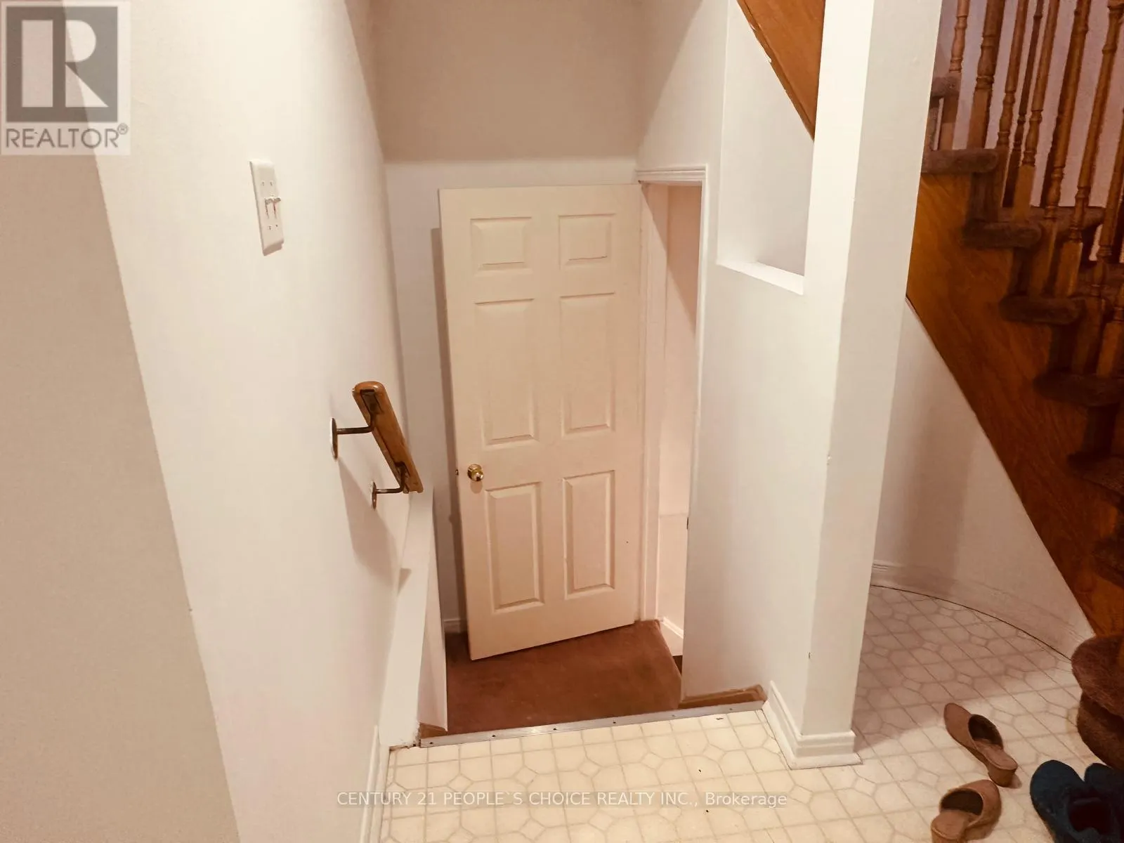 48 YELLOW BRICK ROAD