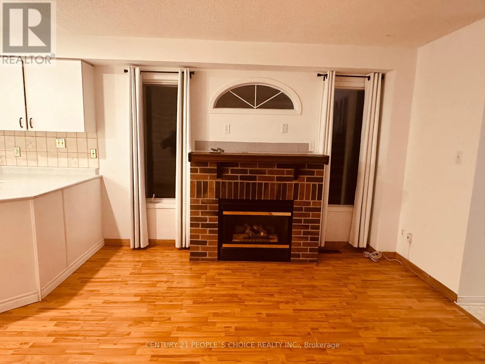 48 YELLOW BRICK ROAD