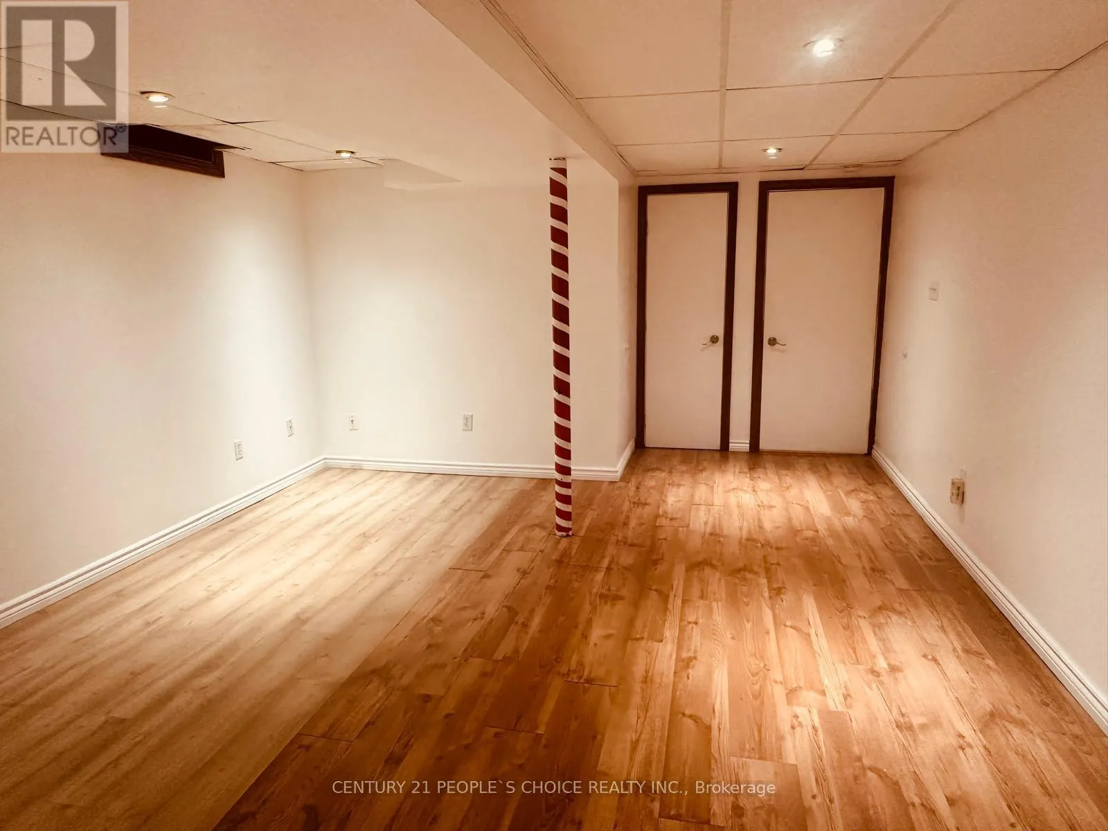 48 YELLOW BRICK ROAD