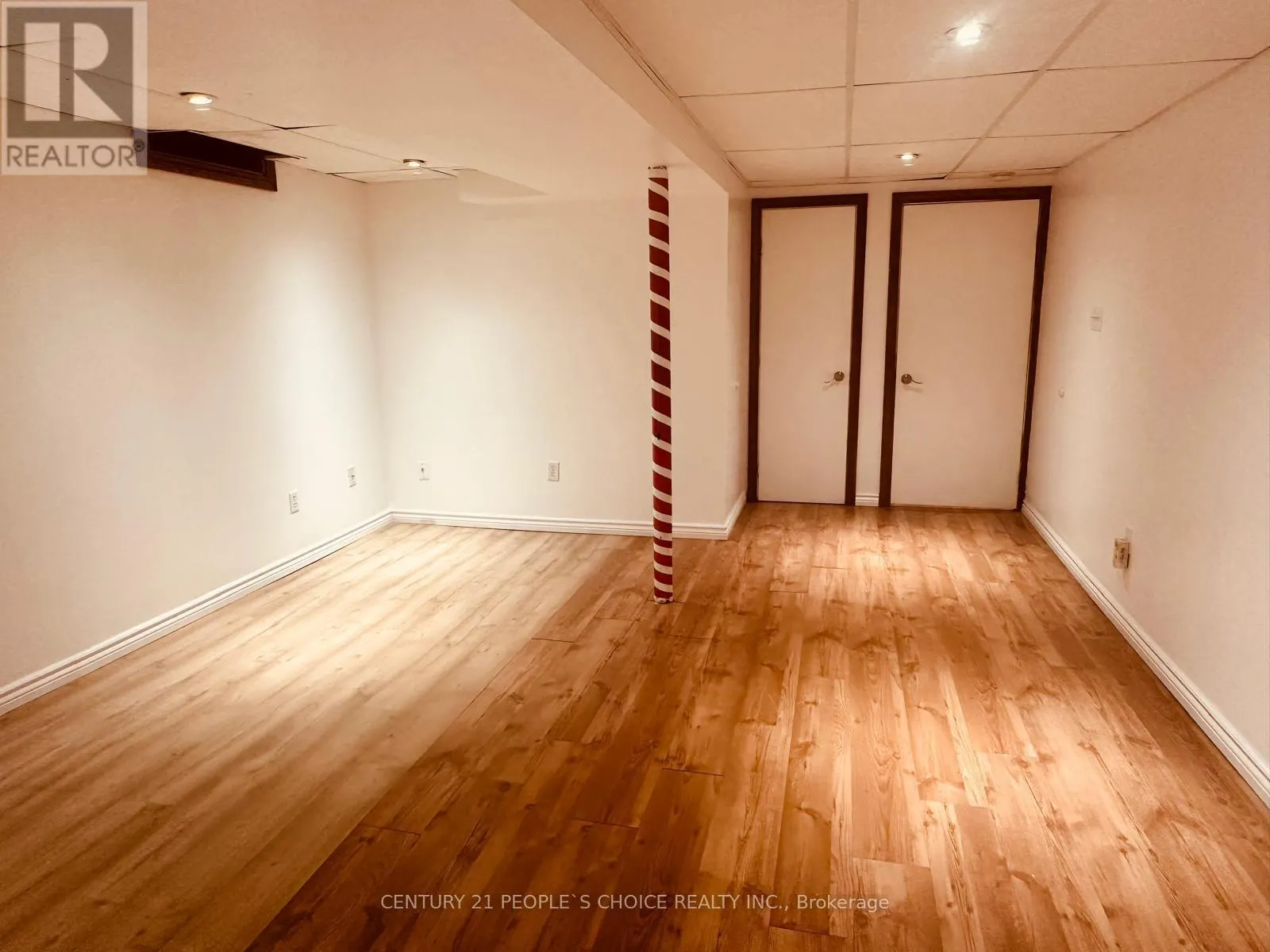 48 YELLOW BRICK ROAD