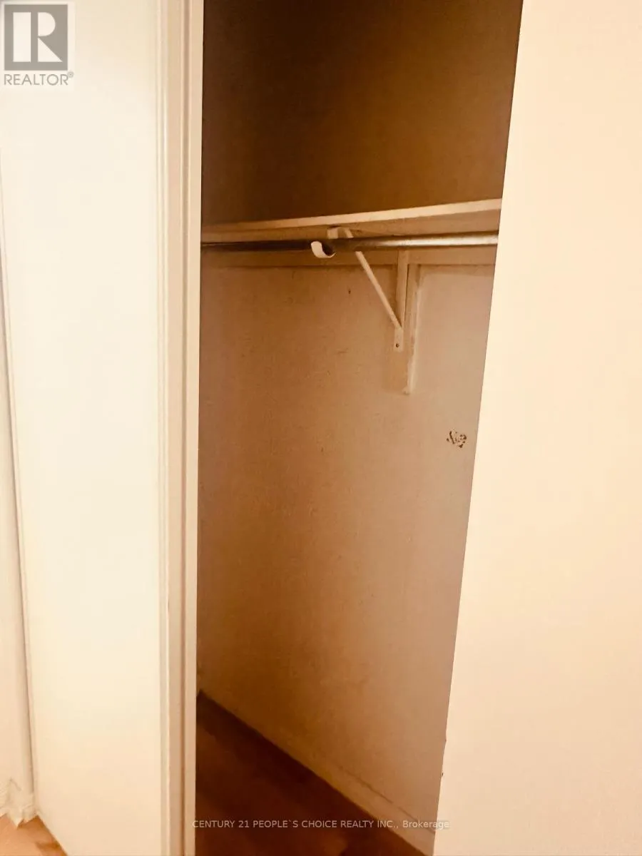 48 YELLOW BRICK ROAD