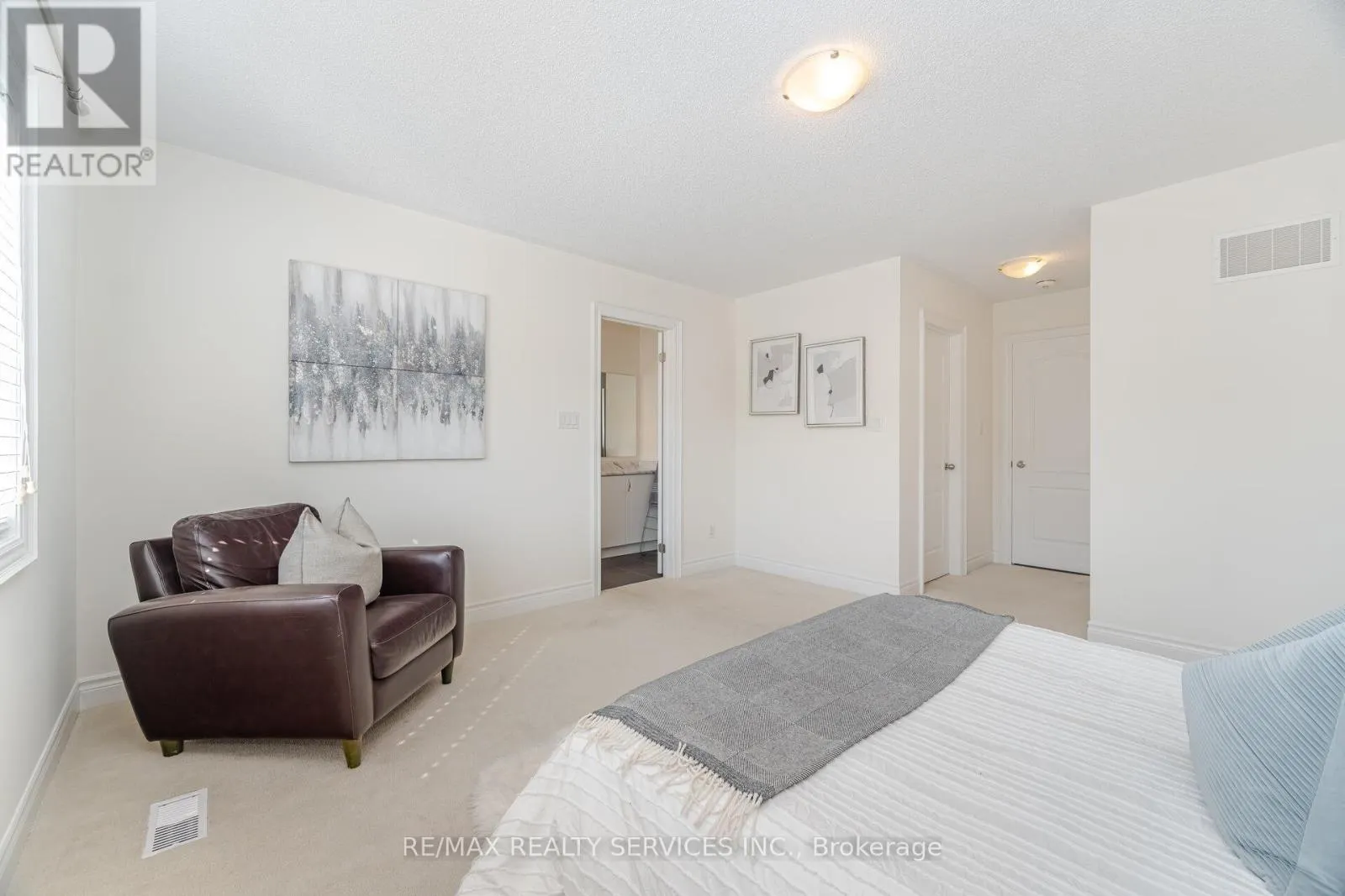 7 LADY EVELYN CRESCENT