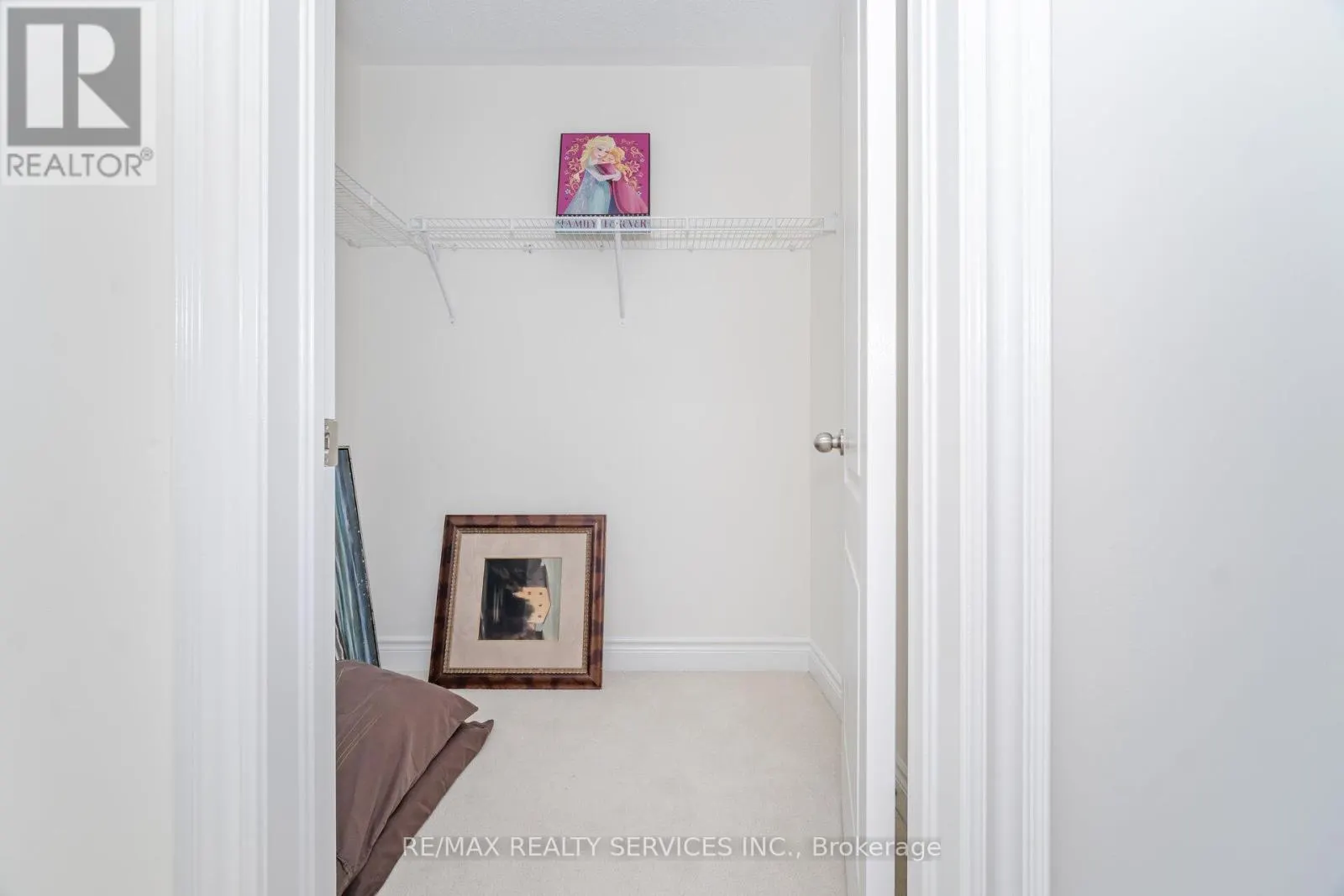 7 LADY EVELYN CRESCENT