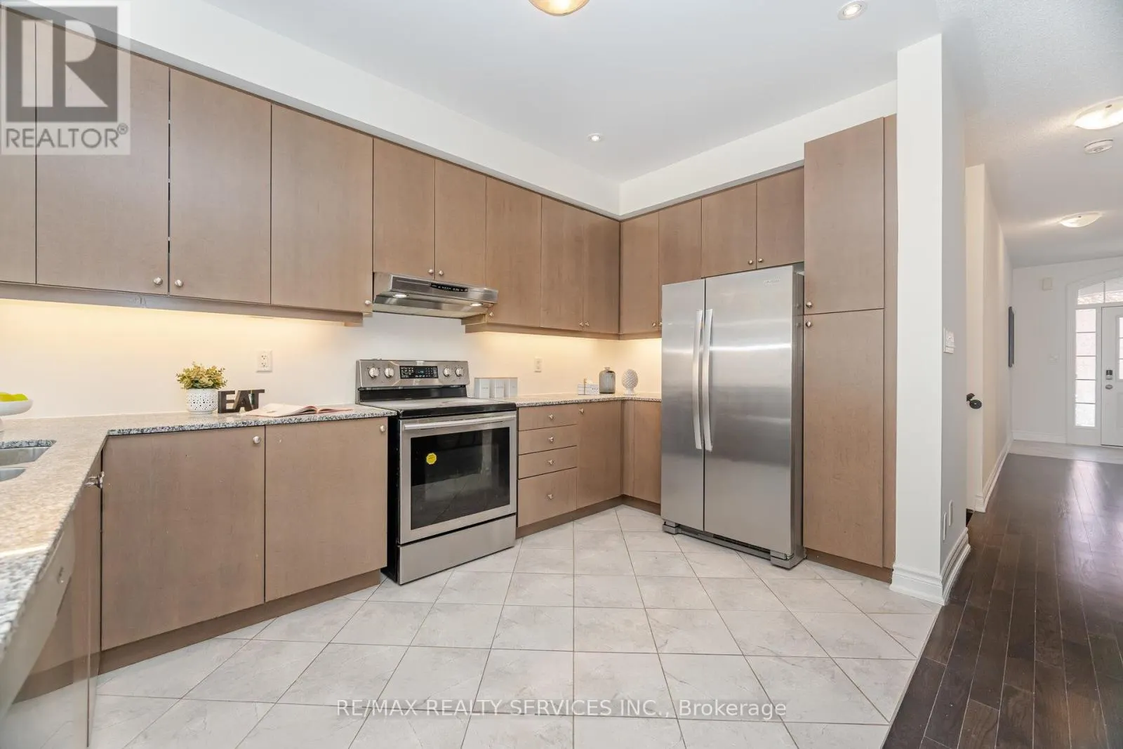 7 LADY EVELYN CRESCENT