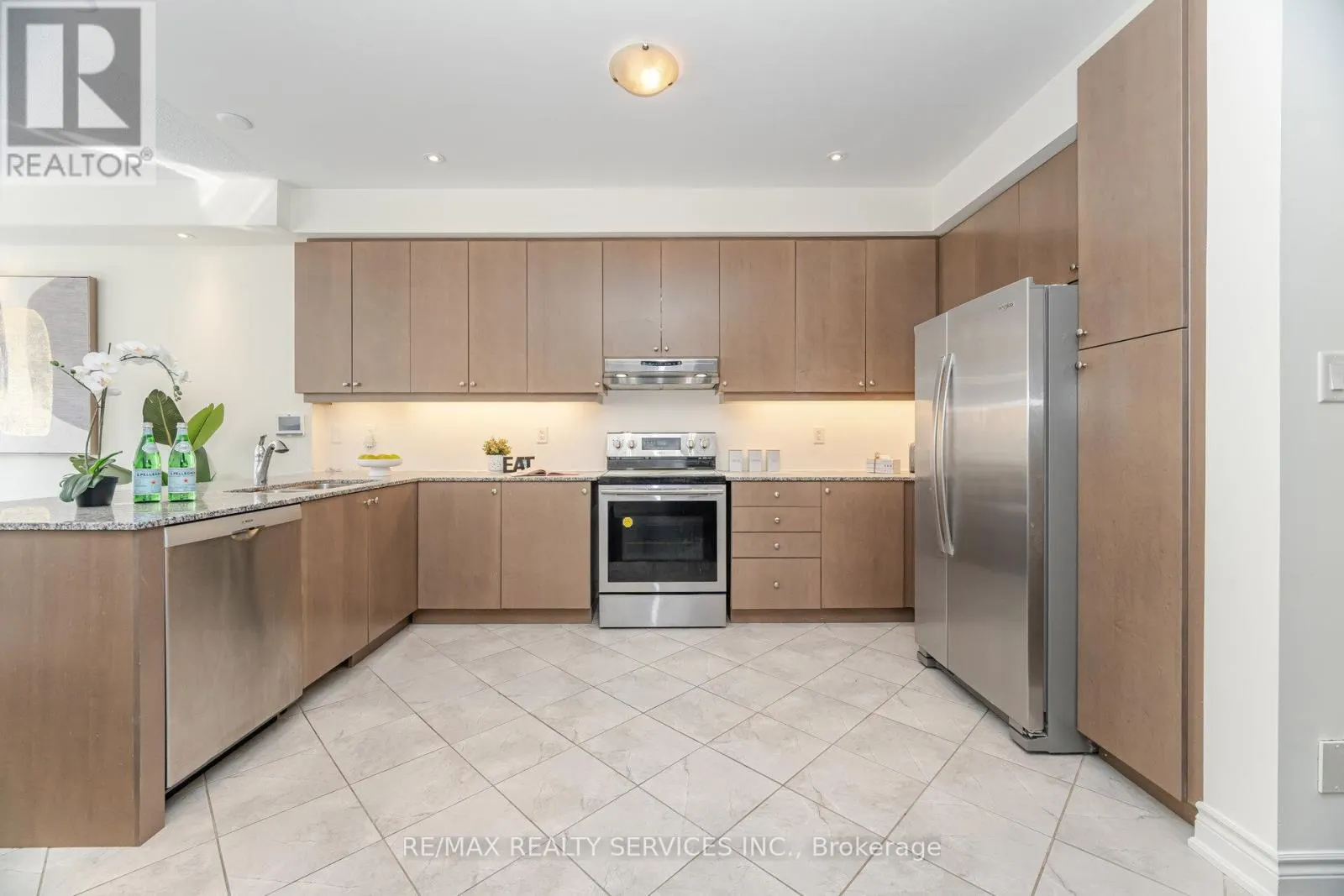 7 LADY EVELYN CRESCENT