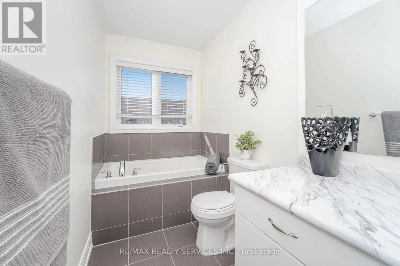 7 LADY EVELYN CRESCENT