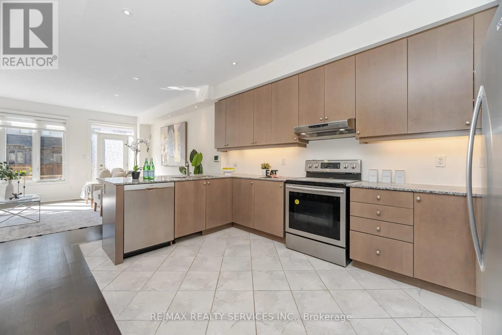 7 LADY EVELYN CRESCENT