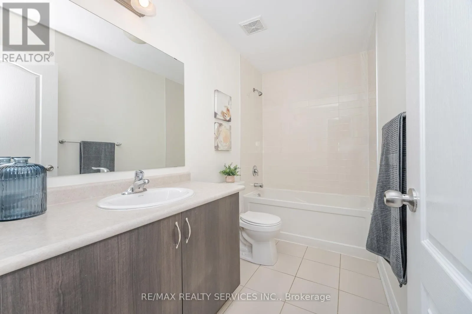 7 LADY EVELYN CRESCENT