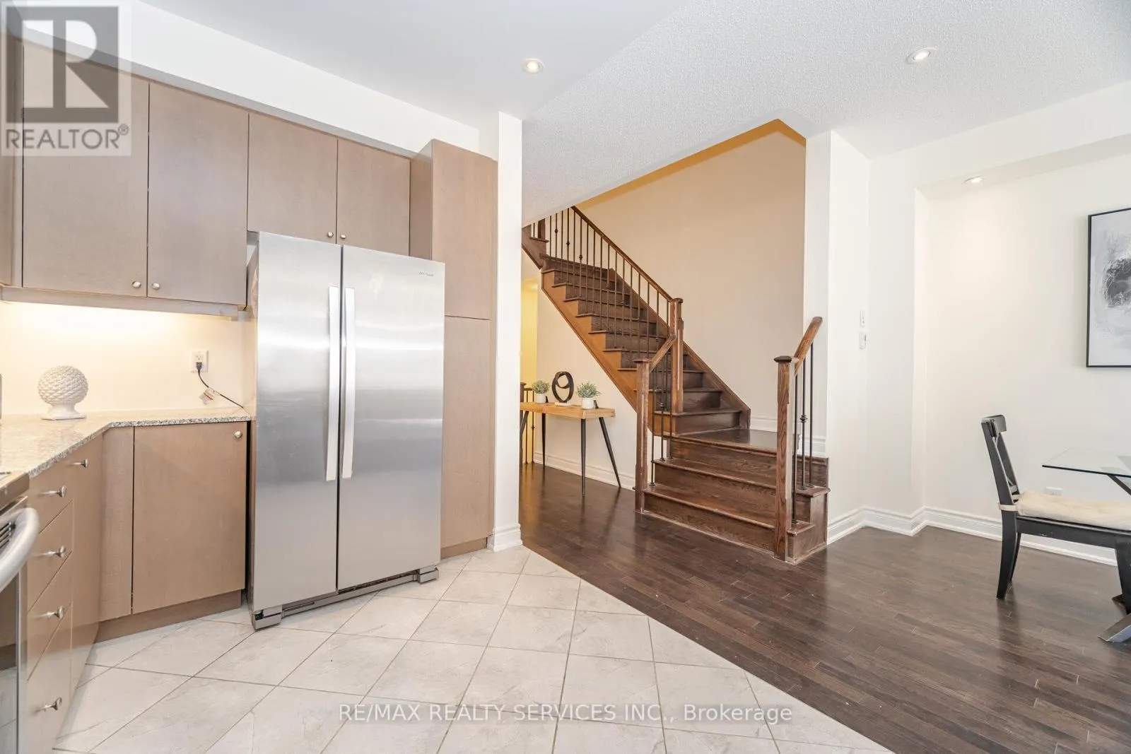 7 LADY EVELYN CRESCENT