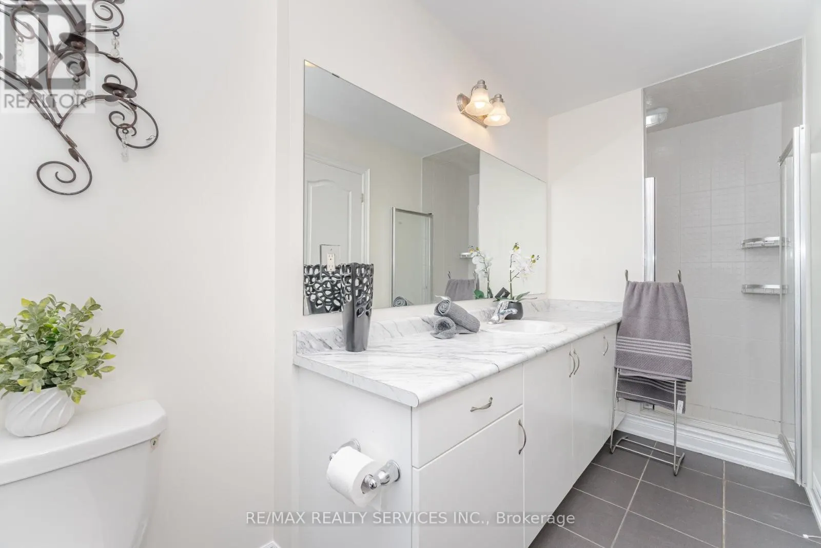 7 LADY EVELYN CRESCENT