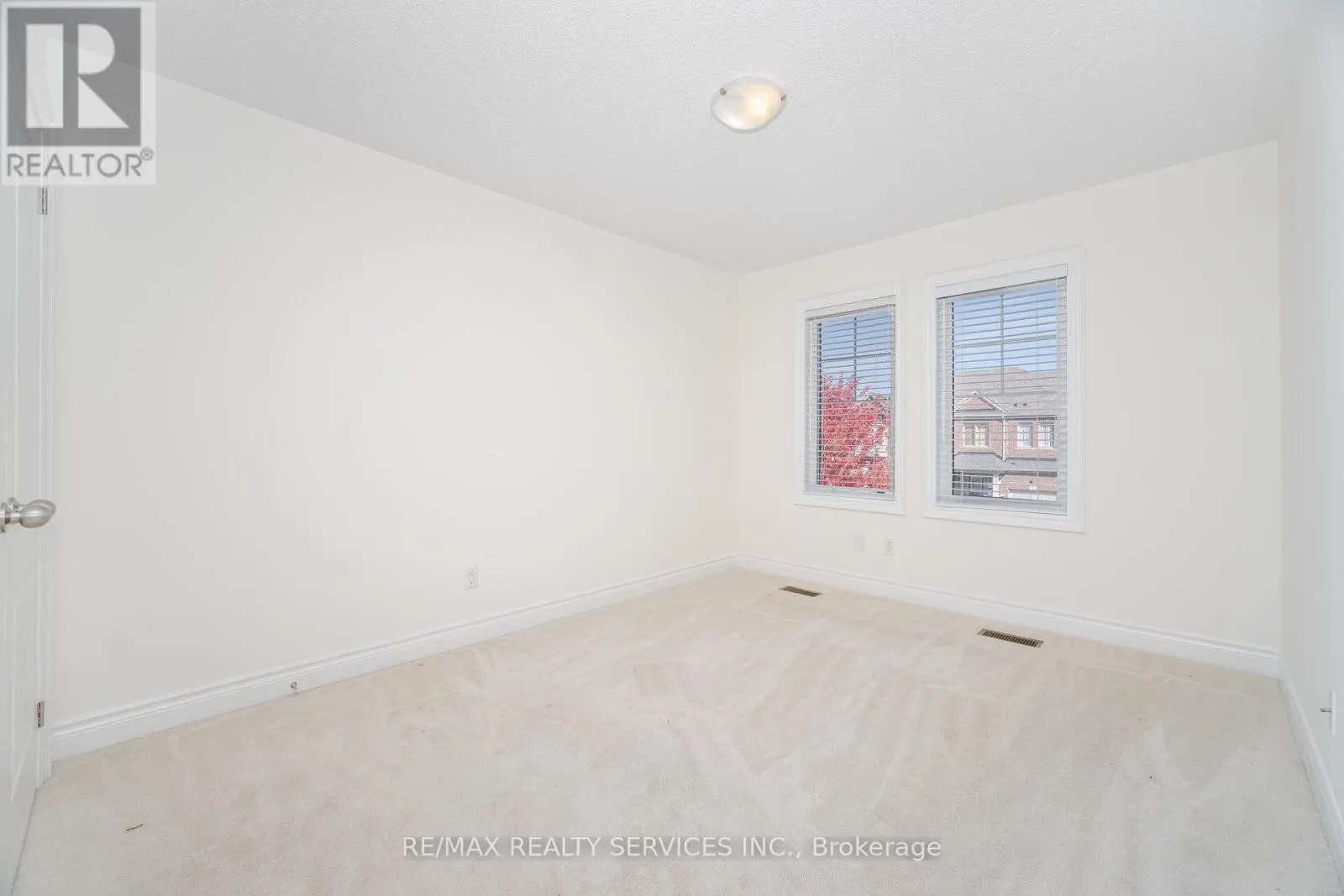 7 LADY EVELYN CRESCENT