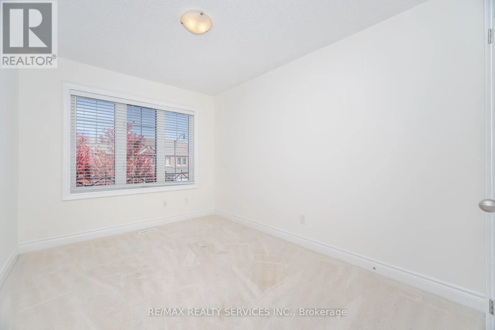 7 LADY EVELYN CRESCENT